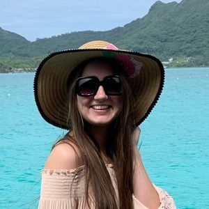 Meet your Posher, Nicole